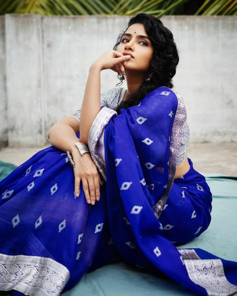 Anupama Parameswaran stunning looks in Blue Saree