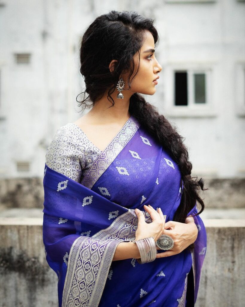 Anupama Parameswaran stunning looks in Blue Saree