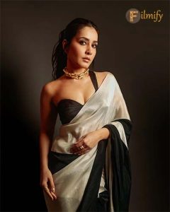 Bollywood Actress Raashii Khanna@ looks gorgeous in these latest pictures