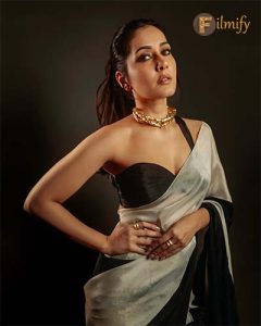 Bollywood Actress Raashii Khanna@ looks gorgeous in these latest pictures