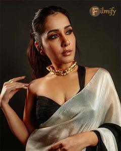 Bollywood Actress Raashii Khanna@ looks gorgeous in these latest pictures