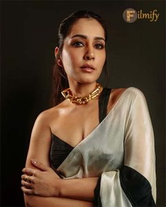 Bollywood Actress Raashii Khanna@ looks gorgeous in these latest pictures