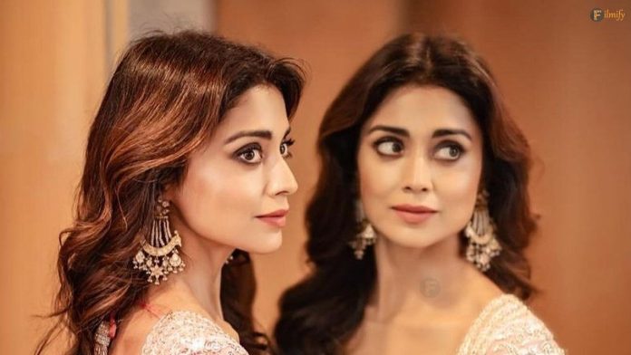 Shriya Saran to make a special appearance in a Tamil movie