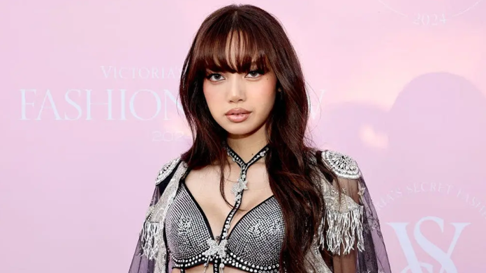 BLACKPINK’s Lisa shares BTS pics from Victoria’s Secret Fashion ShowBLACKPINK’s Lisa shares BTS pics from Victoria’s Secret Fashion Show